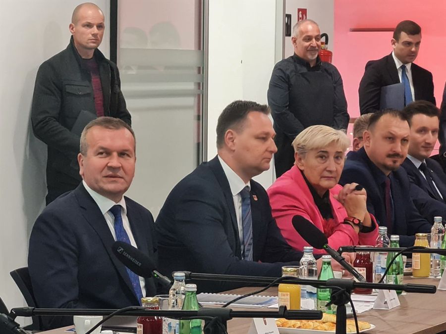Predsjednik Vlade Plenković na sastanku sa županima uključenim u Razvojni sporazum za sjever Hrvatske, Varaždinskoj županiji uručeni 12 milijuna kuna vrijedni ugovori za projektnu dokumentaciju &scaron;est infrastrukturnih projekata