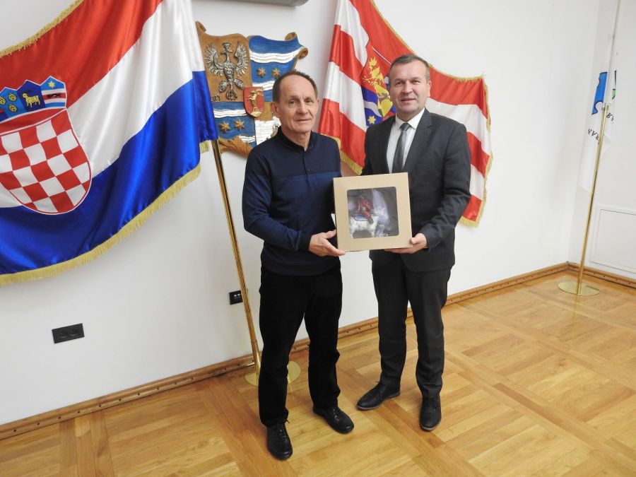 Župan Stričak priredio prijem&nbsp;za&nbsp;umirovljenog pukovnika Hrvatske vojske Danijela Borovića, koji je preletom u veljači 1992. iz biv&scaron;e JNA donio Hrvatskoj prvi borbeni avion MIG